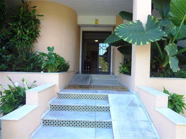 Se vende Apartamento Planta Media de 3 dormitorios en Costa Del Sol, Málaga, España