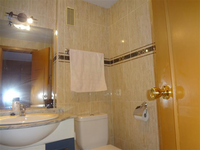 Se vende Apartamento Planta Media de 3 dormitorios en Costa Del Sol, Málaga, España