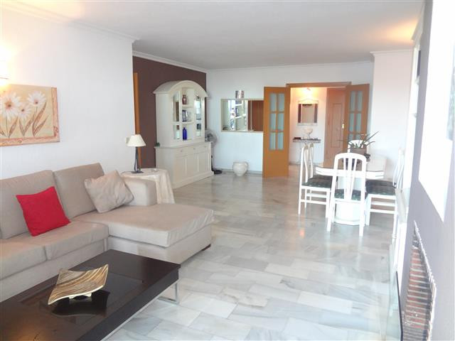 Se vende Apartamento Planta Media de 3 dormitorios en Costa Del Sol, Málaga, España