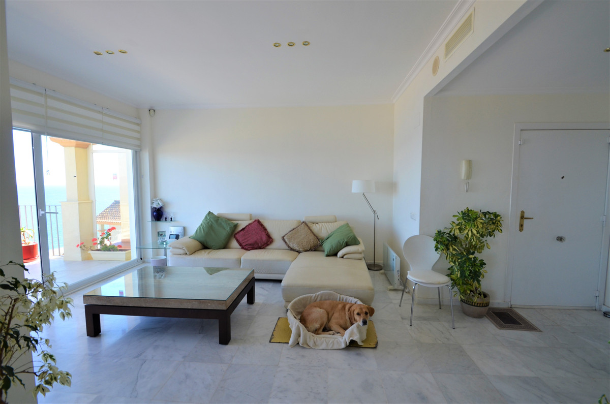 3 Bed Apartment for sale in La Duquesa Costa Del Sol, Málaga, Spain
