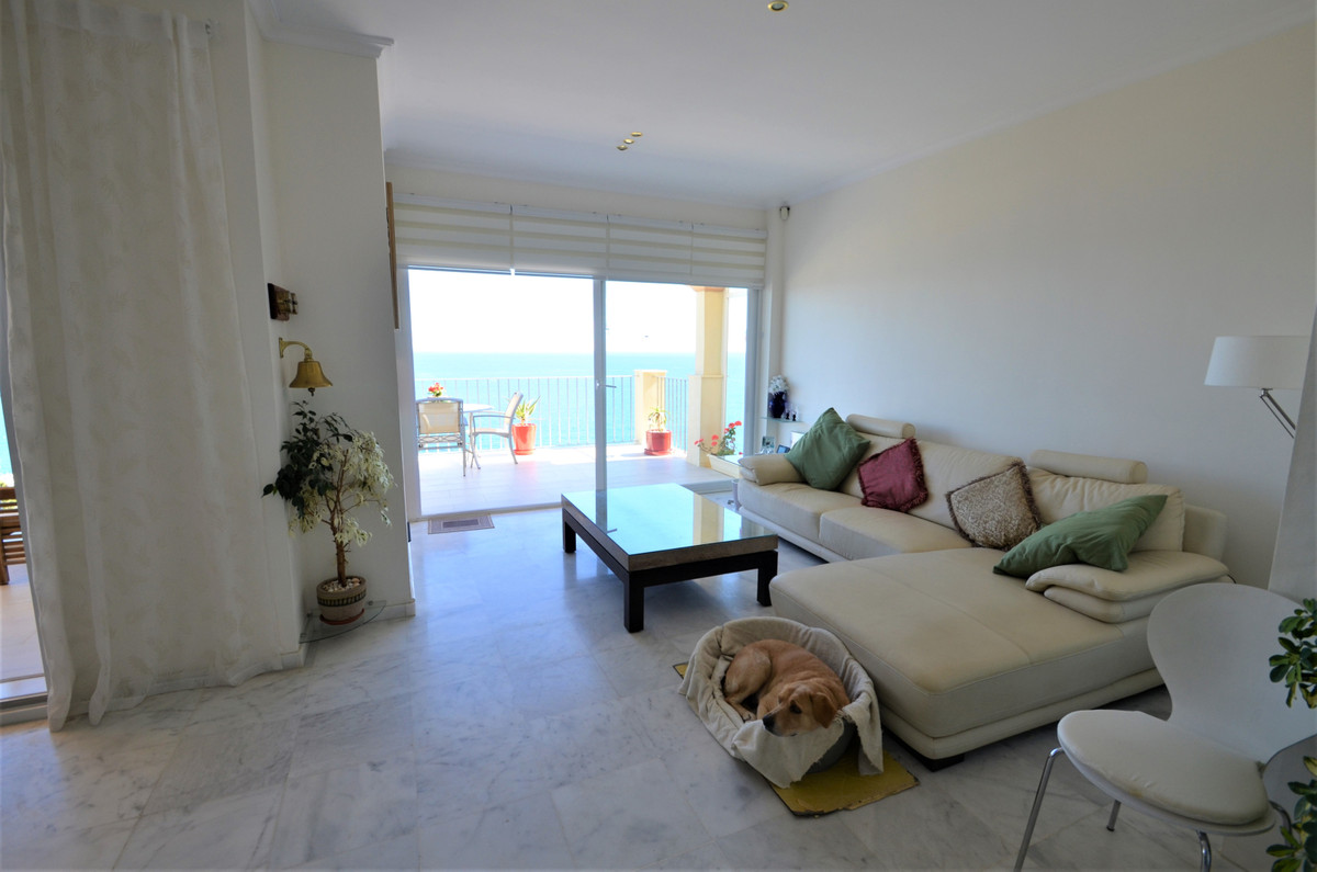 3 Bed Apartment for sale in La Duquesa Costa Del Sol, Málaga, Spain