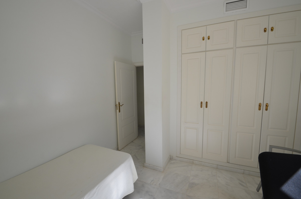 3 Bed Apartment for sale in La Duquesa Costa Del Sol, Málaga, Spain