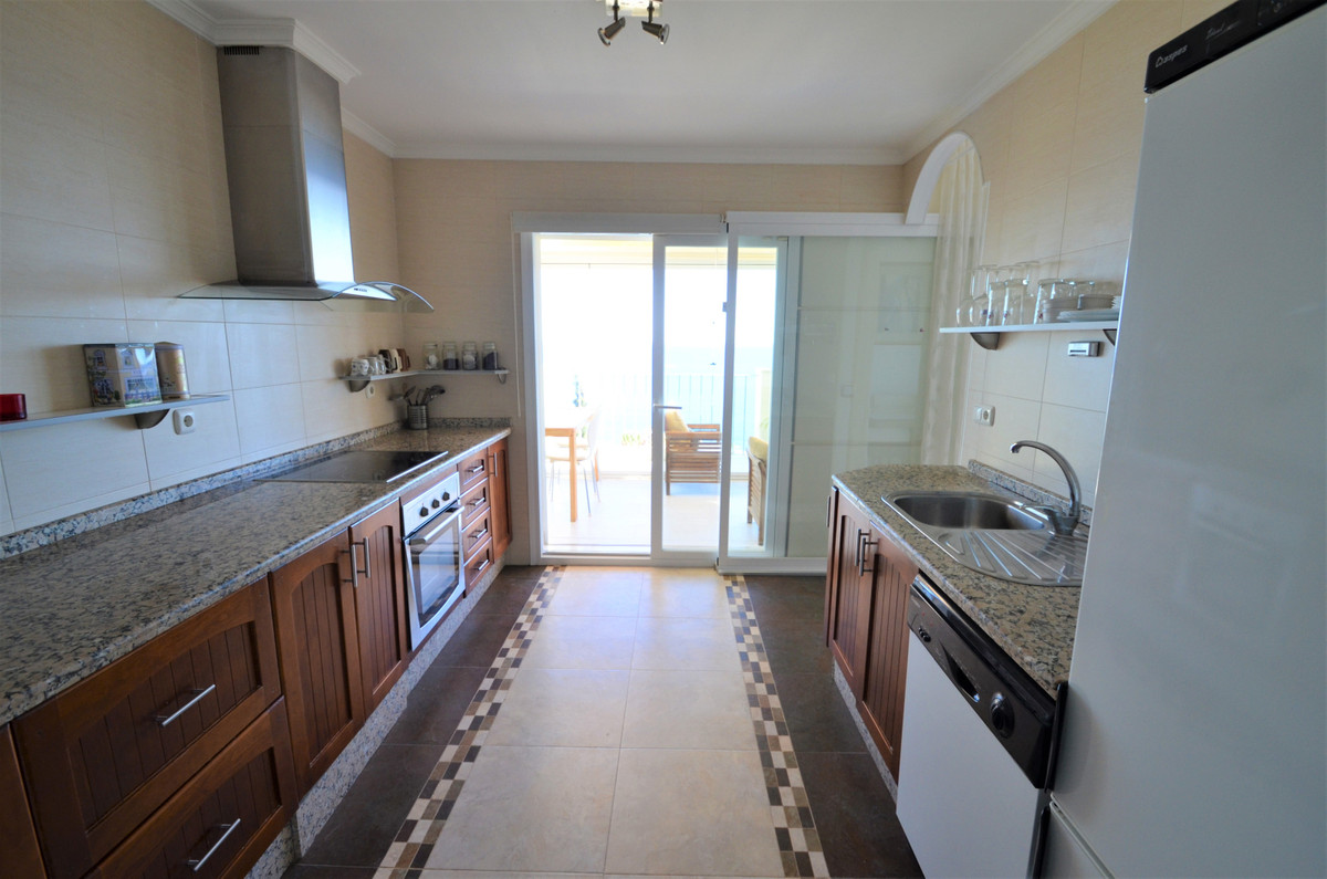 3 Bed Apartment for sale in La Duquesa Costa Del Sol, Málaga, Spain