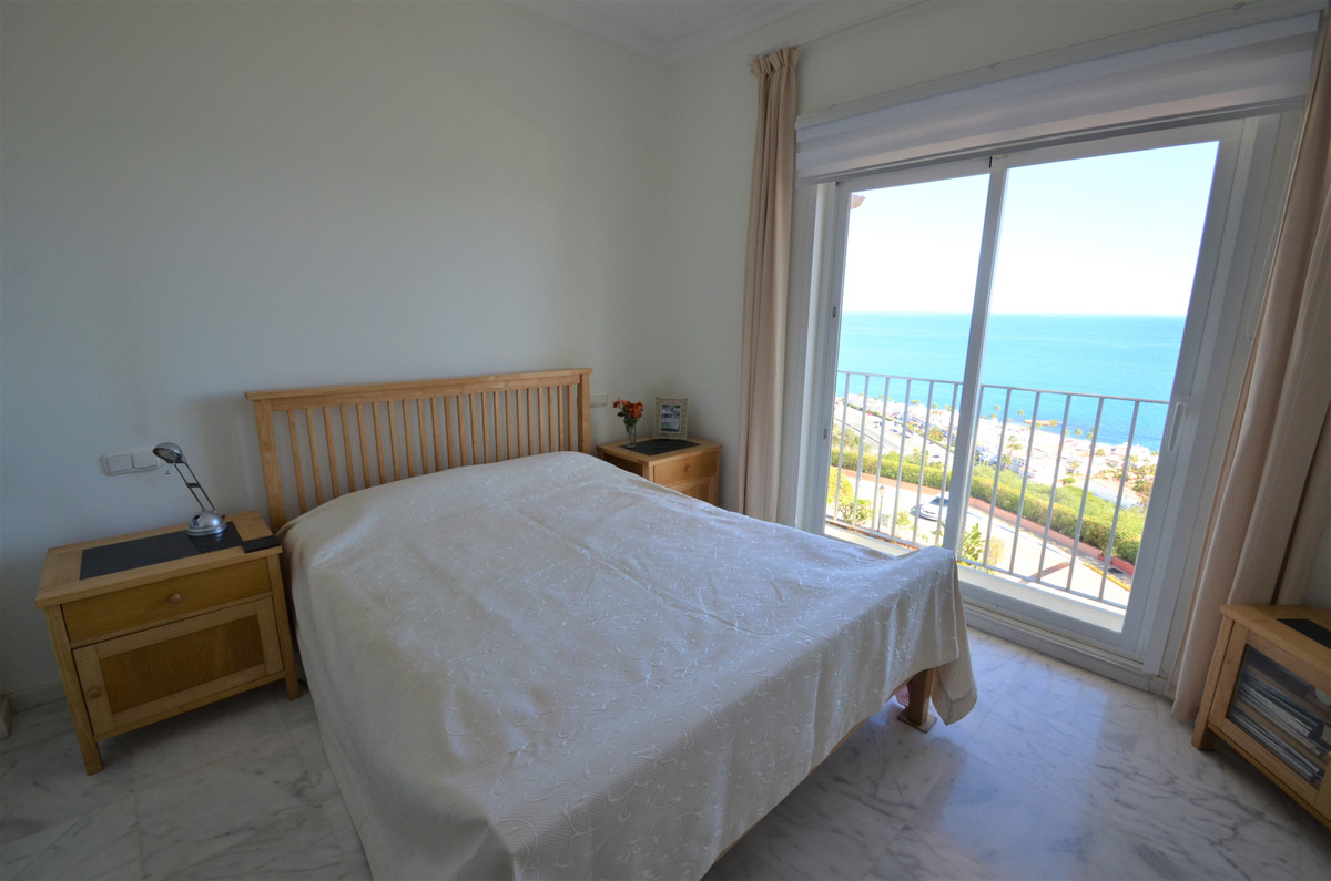 3 Bed Apartment for sale in La Duquesa Costa Del Sol, Málaga, Spain