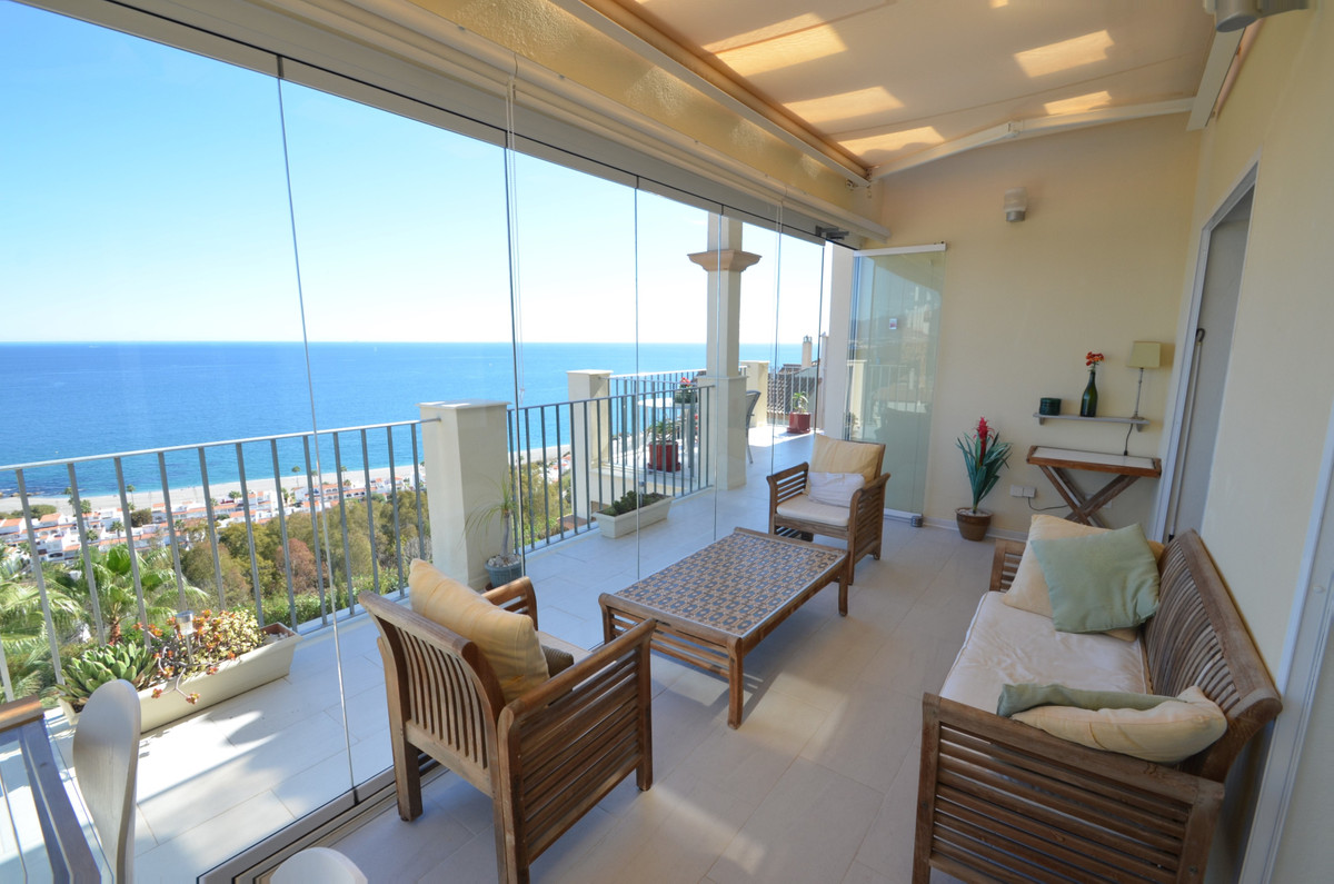 3 Bed Apartment for sale in La Duquesa Costa Del Sol, Málaga, Spain
