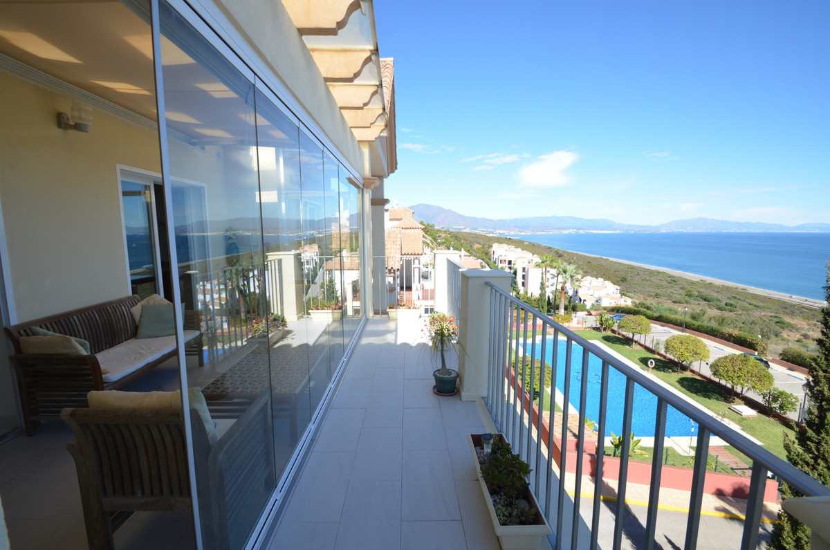 3 Bed Apartment for sale in La Duquesa Costa Del Sol, Málaga, Spain