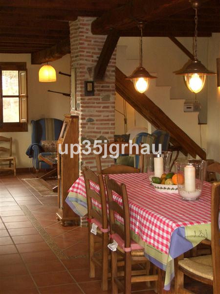 4 Bed Townhouse for sale in Jubrique Costa Del Sol, Málaga, Spain