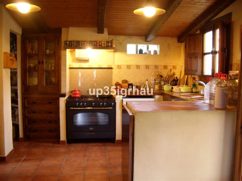 4 Bed Townhouse for sale in Jubrique Costa Del Sol, Málaga, Spain