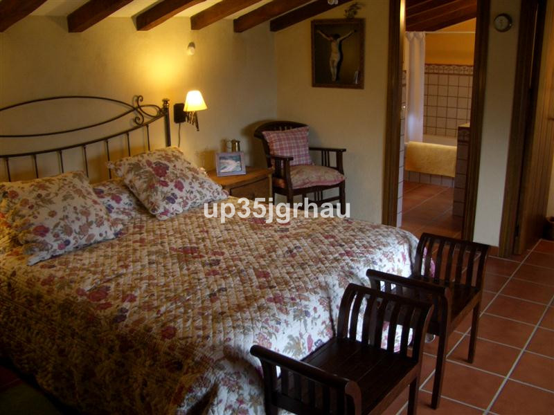 4 Bed Townhouse for sale in Jubrique Costa Del Sol, Málaga, Spain
