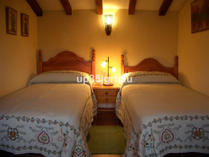 4 Bed Townhouse for sale in Jubrique Costa Del Sol, Málaga, Spain