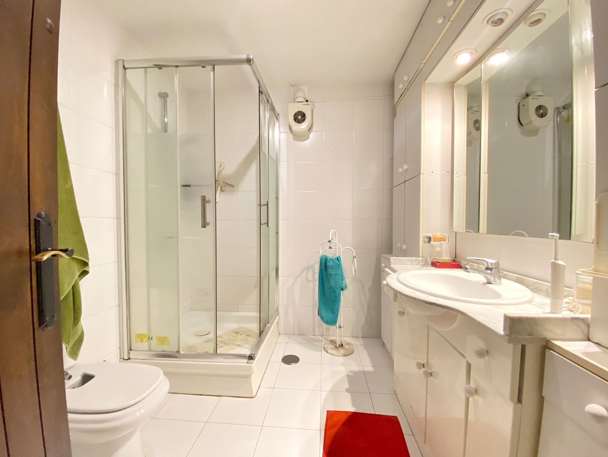 Se vende Adosada de 6 dormitorios en Costa Del Sol, Málaga, España