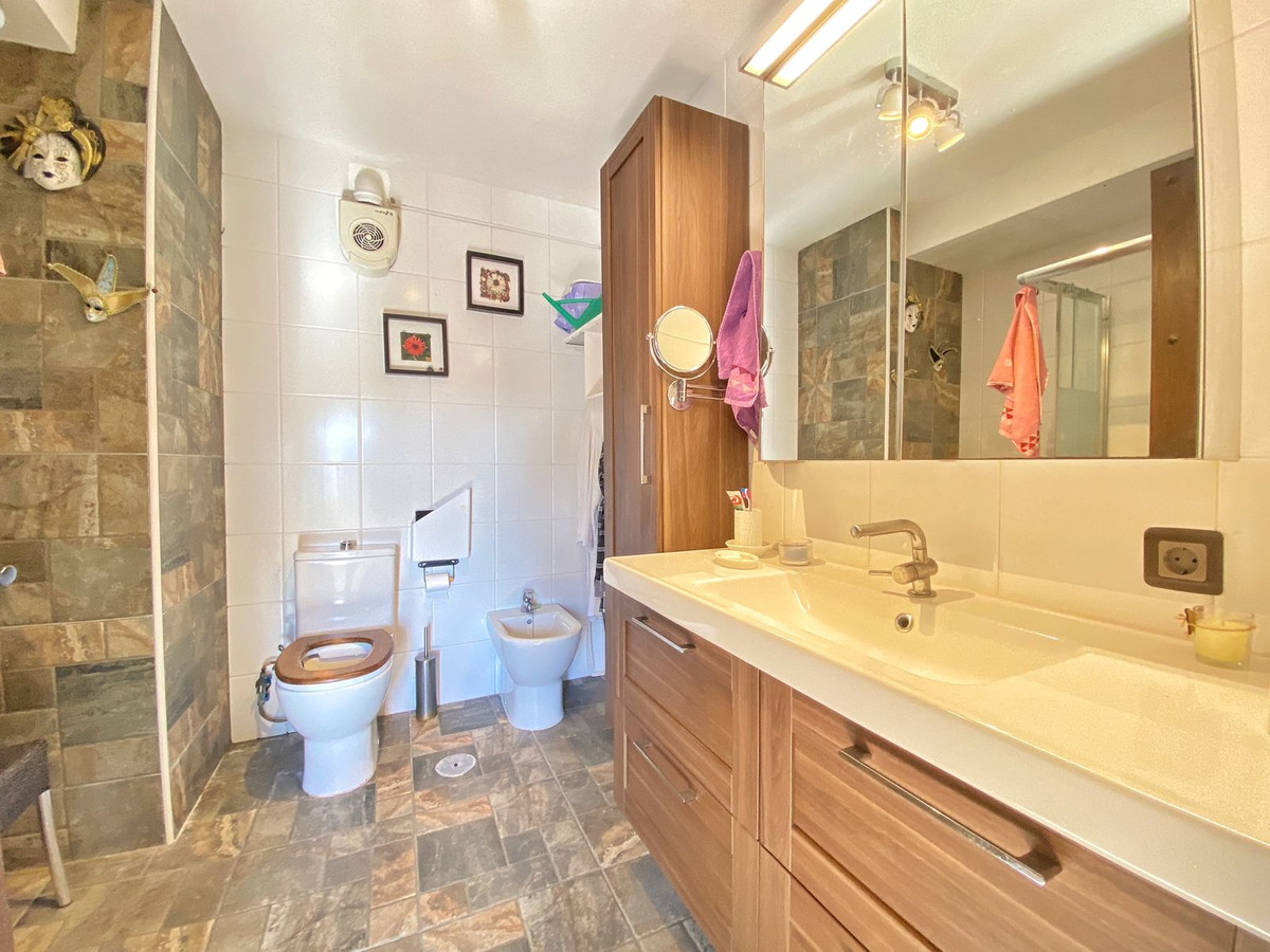 Se vende Adosada de 6 dormitorios en Costa Del Sol, Málaga, España
