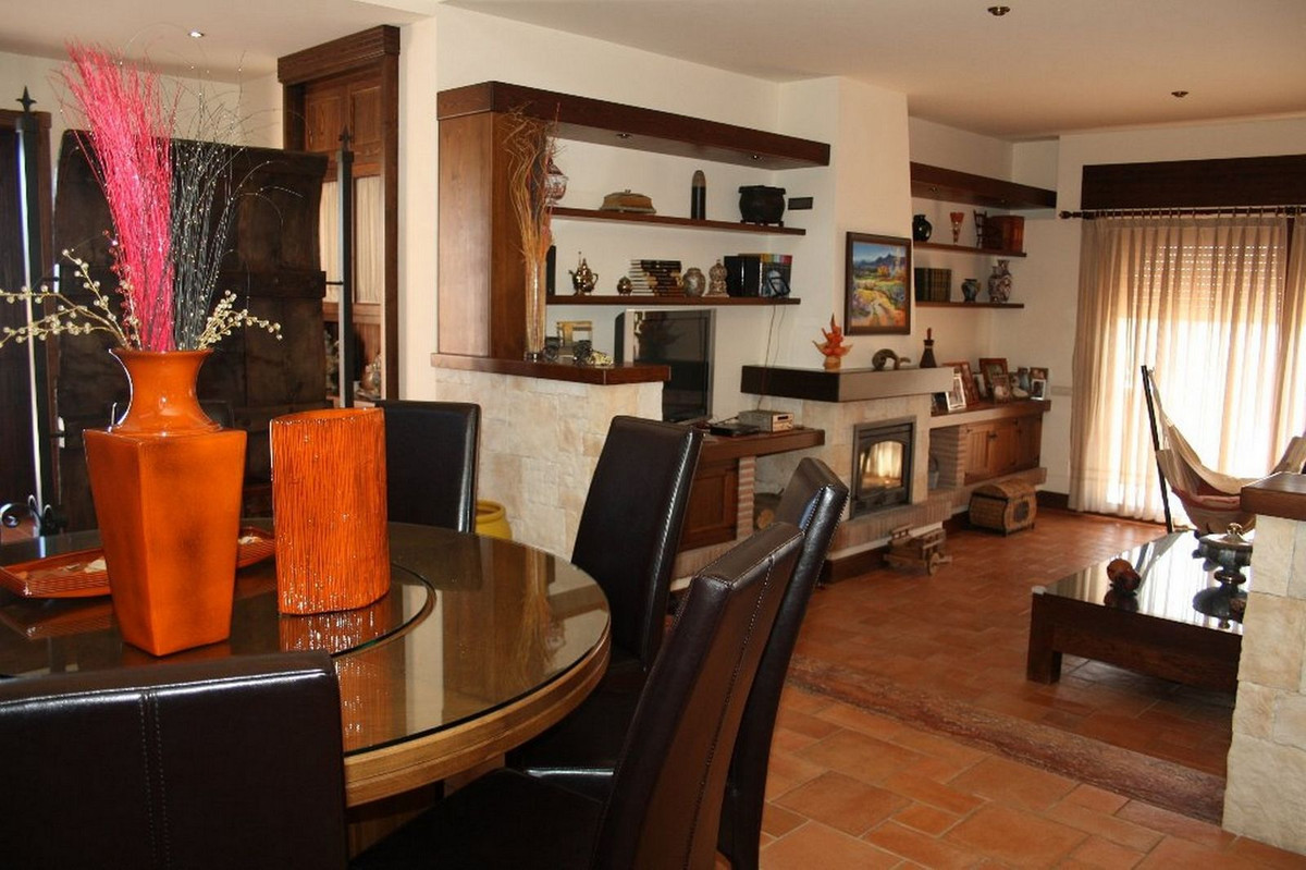 5 Bed Townhouse for sale in Estepona Costa Del Sol, Málaga, Spain