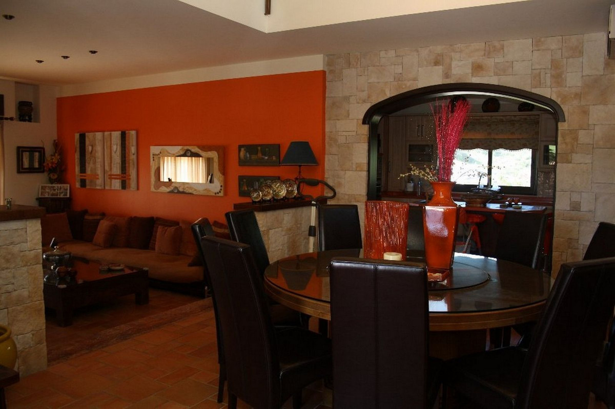 5 Bed Townhouse for sale in Estepona Costa Del Sol, Málaga, Spain