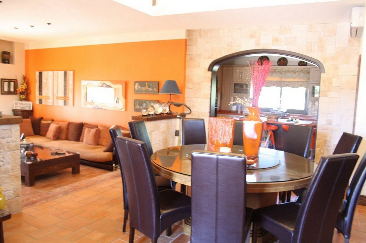 5 Bed Townhouse for sale in Estepona Costa Del Sol, Málaga, Spain