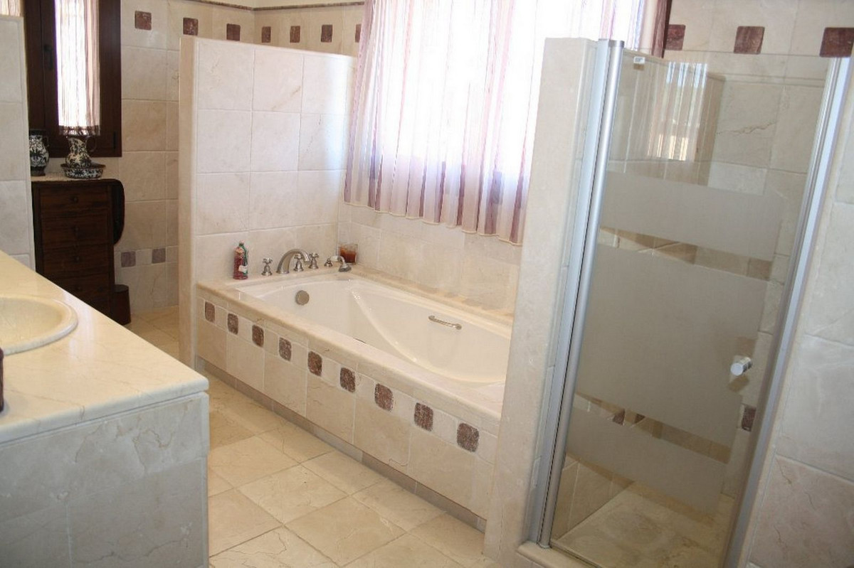 5 Bed Townhouse for sale in Estepona Costa Del Sol, Málaga, Spain