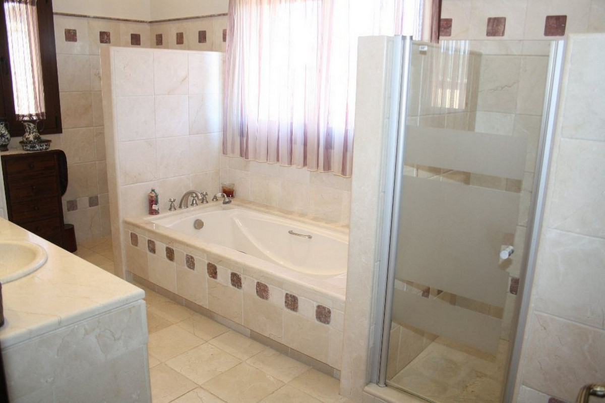 5 Bed Townhouse for sale in Estepona Costa Del Sol, Málaga, Spain