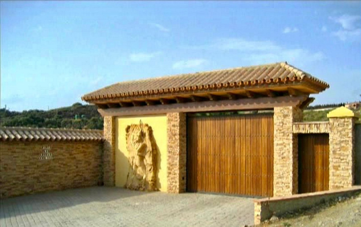 5 Bed Townhouse for sale in Estepona Costa Del Sol, Málaga, Spain