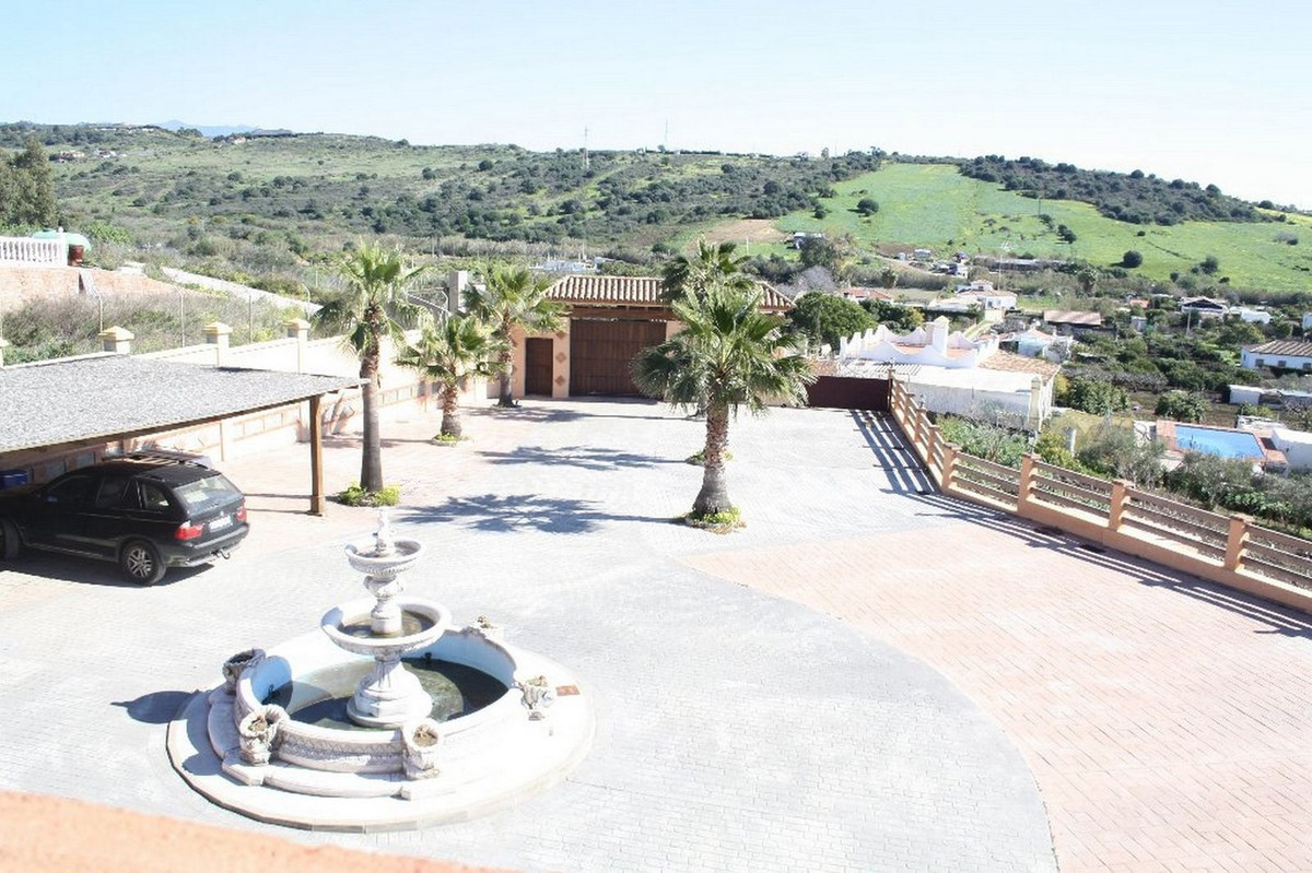 5 Bed Townhouse for sale in Estepona Costa Del Sol, Málaga, Spain