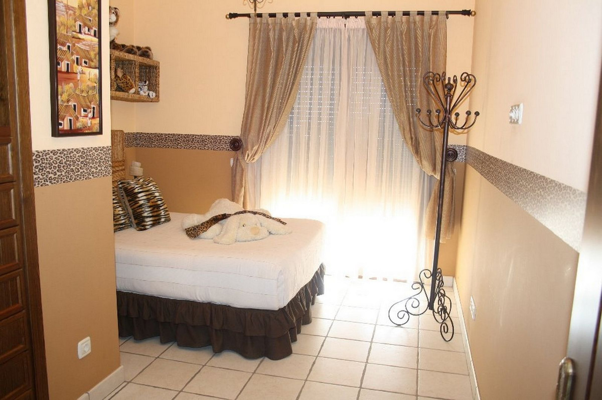 5 Bed Townhouse for sale in Estepona Costa Del Sol, Málaga, Spain