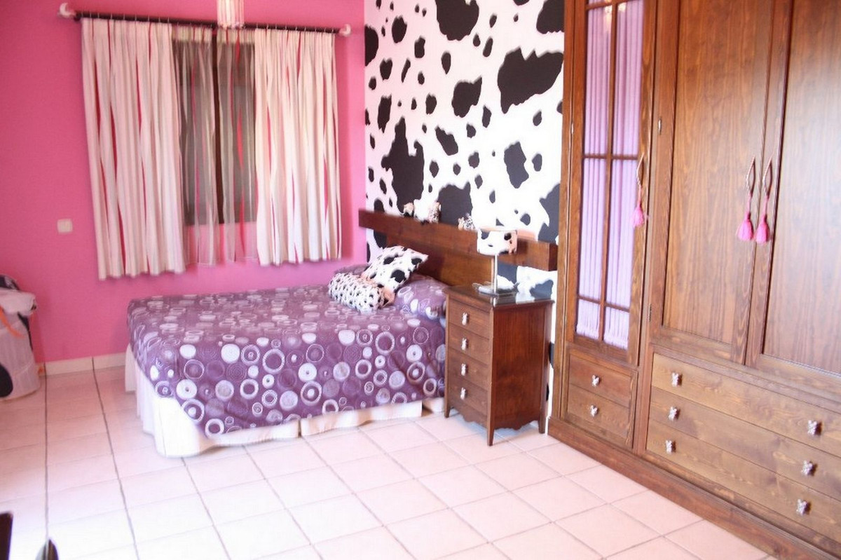 5 Bed Townhouse for sale in Estepona Costa Del Sol, Málaga, Spain