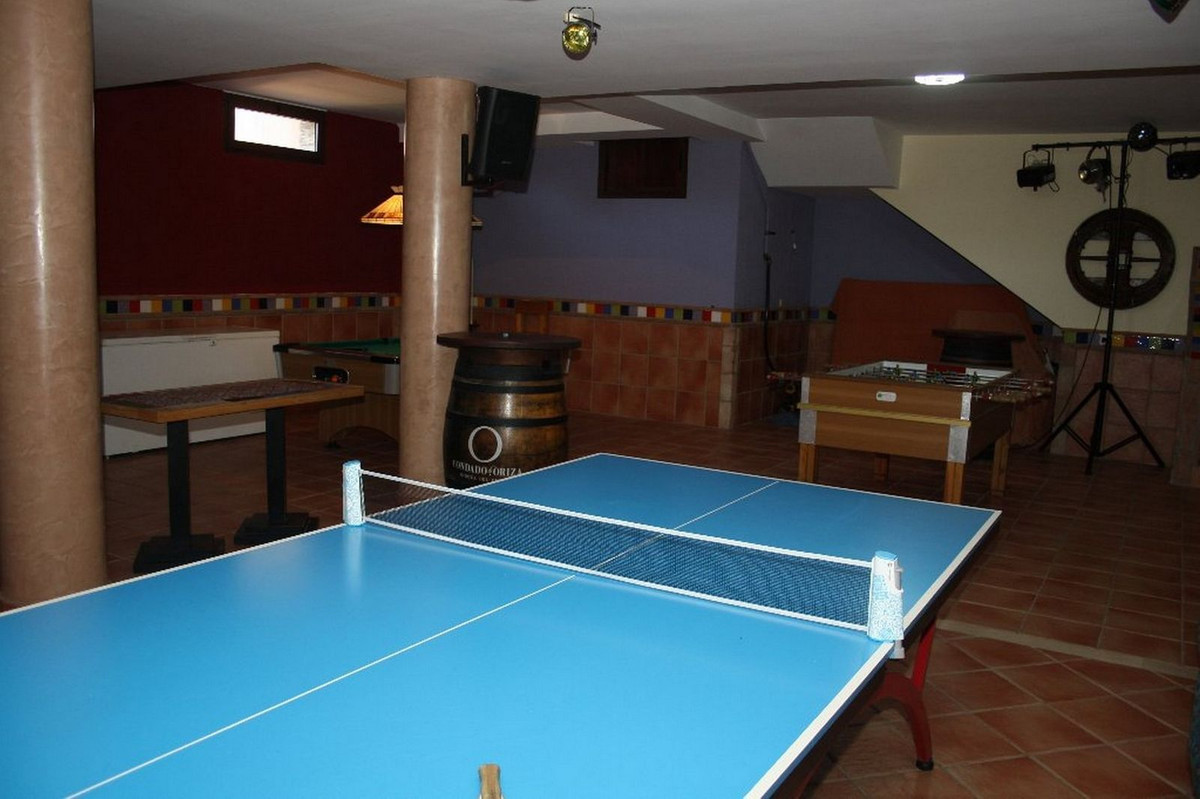 5 Bed Townhouse for sale in Estepona Costa Del Sol, Málaga, Spain