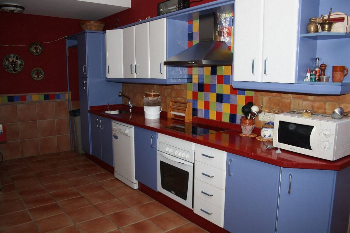 5 Bed Townhouse for sale in Estepona Costa Del Sol, Málaga, Spain