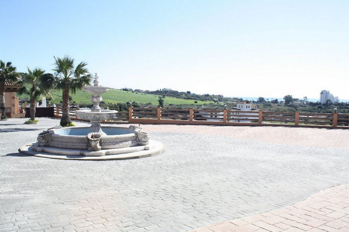 5 Bed Townhouse for sale in Estepona Costa Del Sol, Málaga, Spain