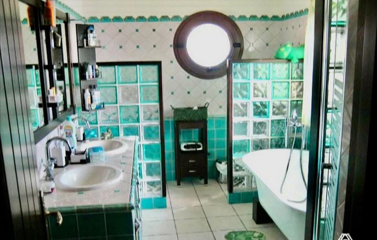 5 Bed Townhouse for sale in Estepona Costa Del Sol, Málaga, Spain