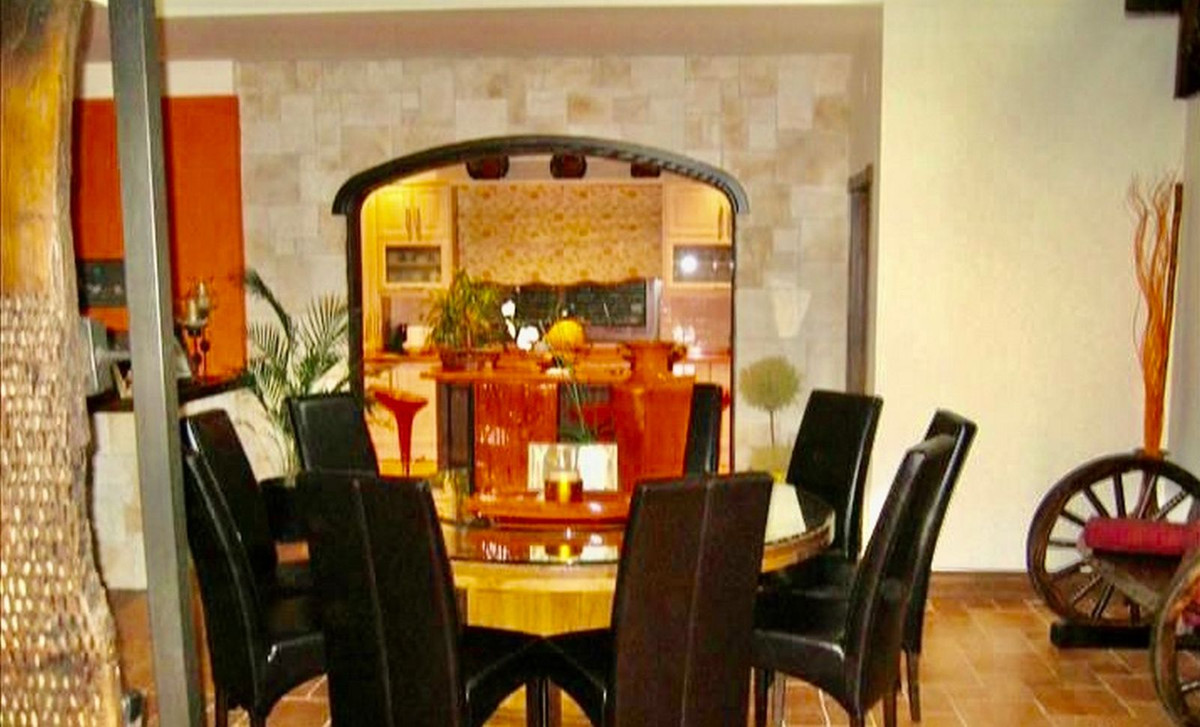 5 Bed Townhouse for sale in Estepona Costa Del Sol, Málaga, Spain