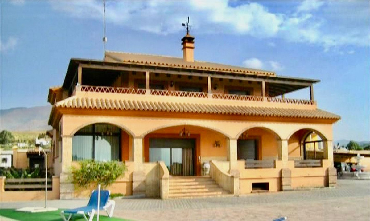 5 Bed Townhouse for sale in Estepona Costa Del Sol, Málaga, Spain