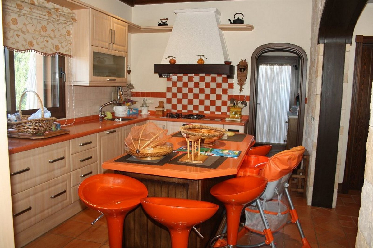 5 Bed Townhouse for sale in Estepona Costa Del Sol, Málaga, Spain