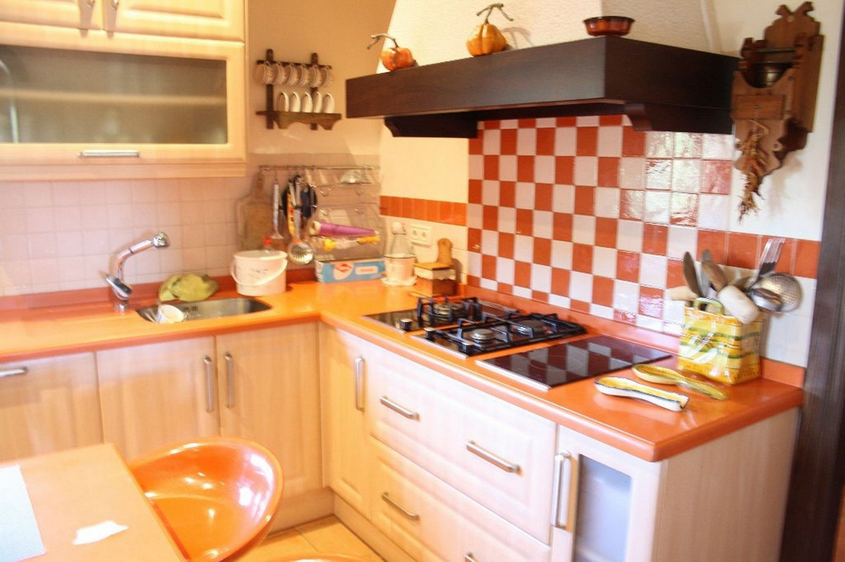 5 Bed Townhouse for sale in Estepona Costa Del Sol, Málaga, Spain