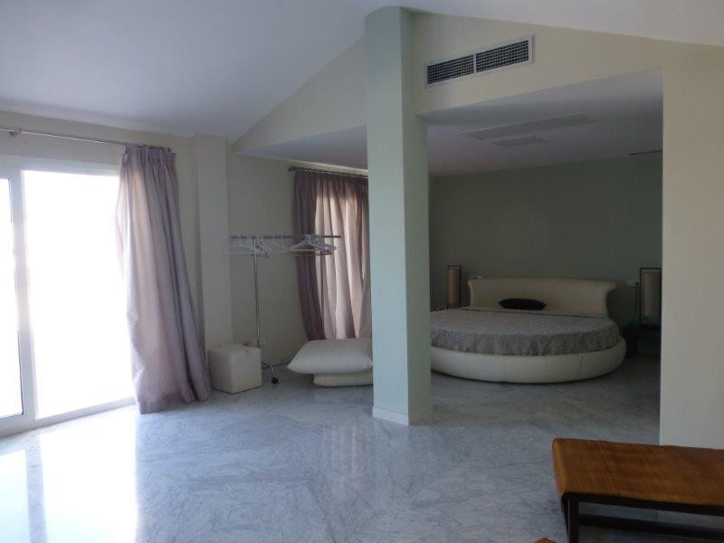 3 Bed Apartment for sale in Puerto Banús Costa Del Sol, Málaga, Spain
