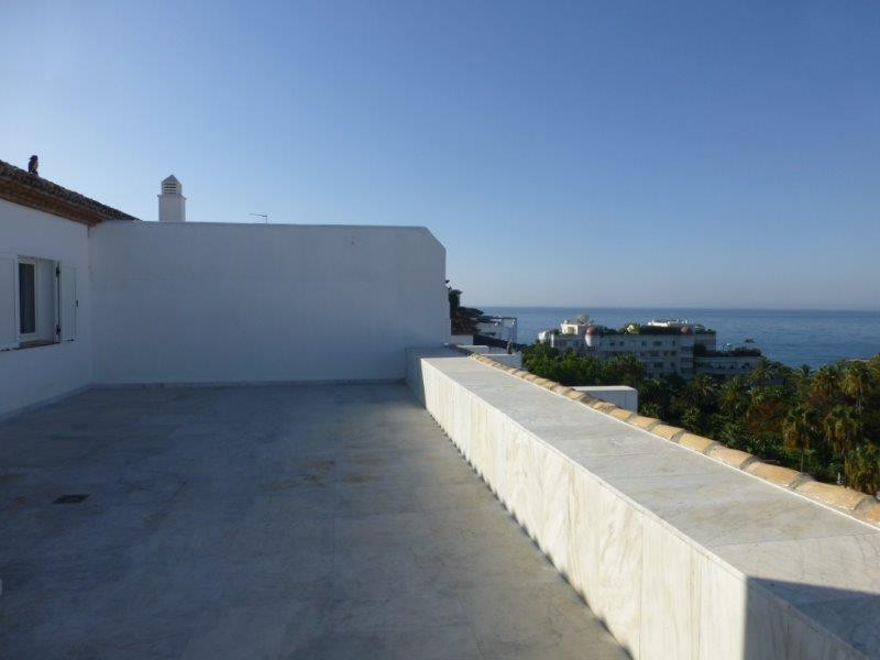3 Bed Apartment for sale in Puerto Banús Costa Del Sol, Málaga, Spain
