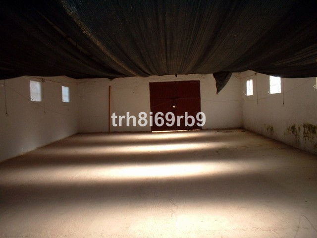 1 Bed Commercial unit for sale in Ronda Costa Del Sol, Málaga, Spain