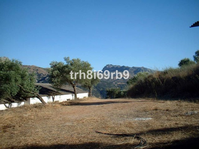 1 Bed Commercial unit for sale in Ronda Costa Del Sol, Málaga, Spain