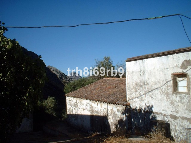 1 Bed Commercial unit for sale in Ronda Costa Del Sol, Málaga, Spain