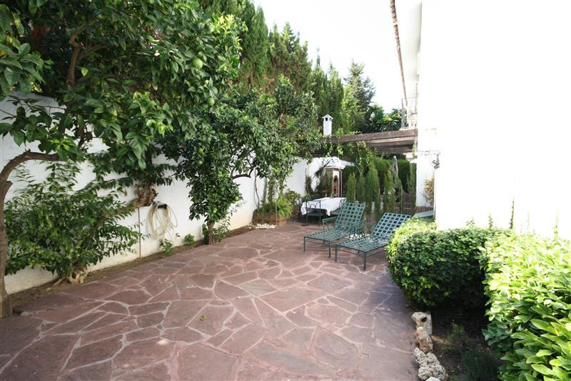 6 Bed Townhouse for sale in Los Monteros Costa Del Sol, Málaga, Spain