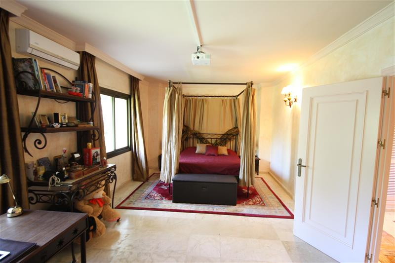 6 Bed Townhouse for sale in Los Monteros Costa Del Sol, Málaga, Spain