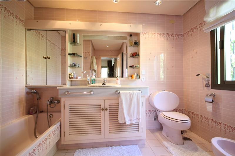 6 Bed Townhouse for sale in Los Monteros Costa Del Sol, Málaga, Spain