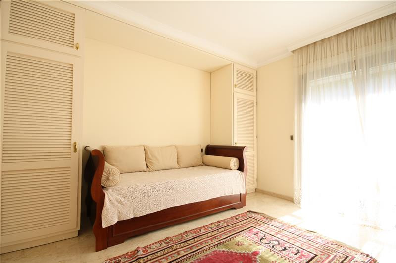 6 Bed Townhouse for sale in Los Monteros Costa Del Sol, Málaga, Spain
