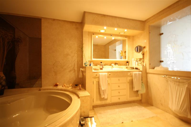 6 Bed Townhouse for sale in Los Monteros Costa Del Sol, Málaga, Spain