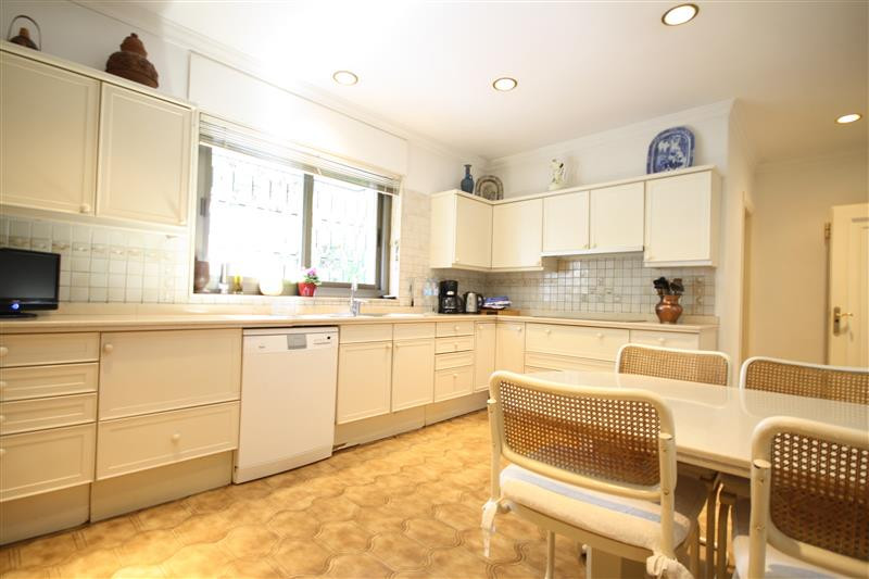 6 Bed Townhouse for sale in Los Monteros Costa Del Sol, Málaga, Spain