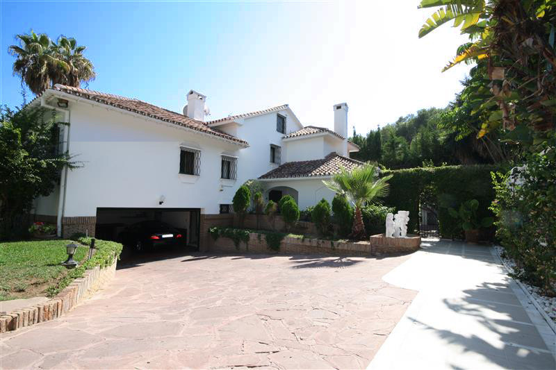 6 Bed Townhouse for sale in Los Monteros Costa Del Sol, Málaga, Spain