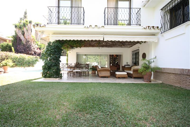 6 Bed Townhouse for sale in Los Monteros Costa Del Sol, Málaga, Spain