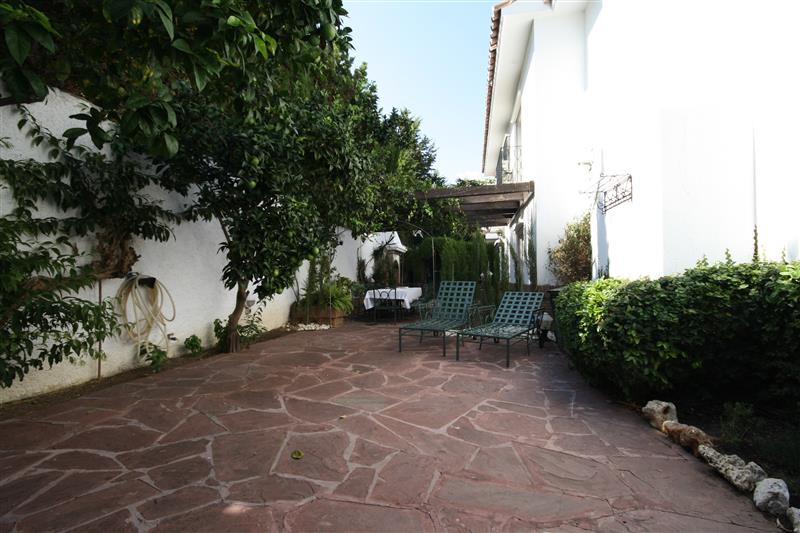 6 Bed Townhouse for sale in Los Monteros Costa Del Sol, Málaga, Spain