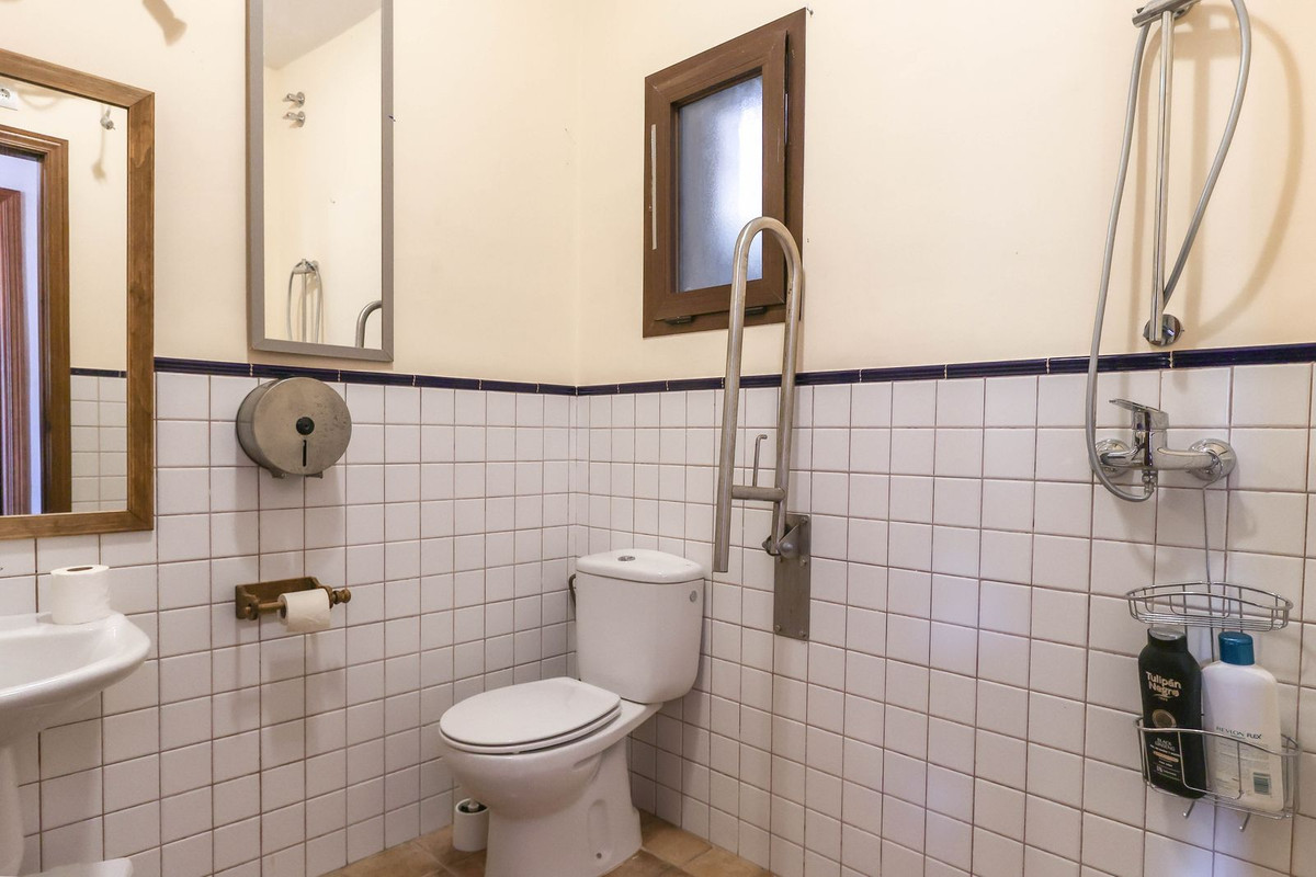 Se vende Hotel de 14 dormitorios en Costa Del Sol, Málaga, España