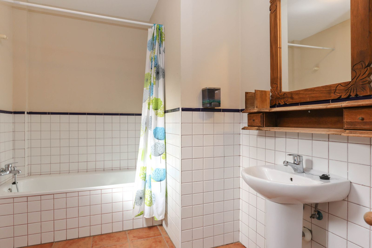 Se vende Hotel de 14 dormitorios en Costa Del Sol, Málaga, España