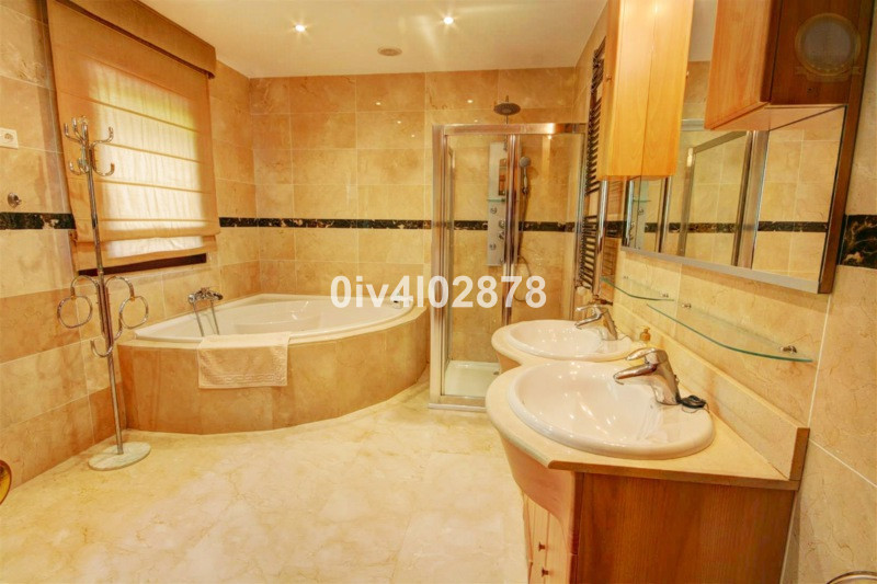 Se vende Villa - Chalet de 10 dormitorios en Costa Del Sol, Málaga, España